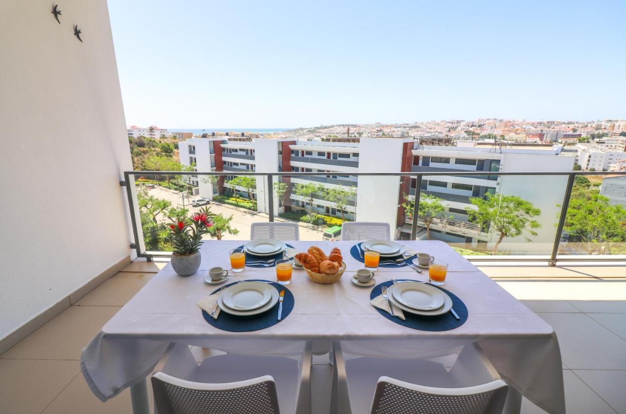Mc Suites With Pool And Sea View Apartment