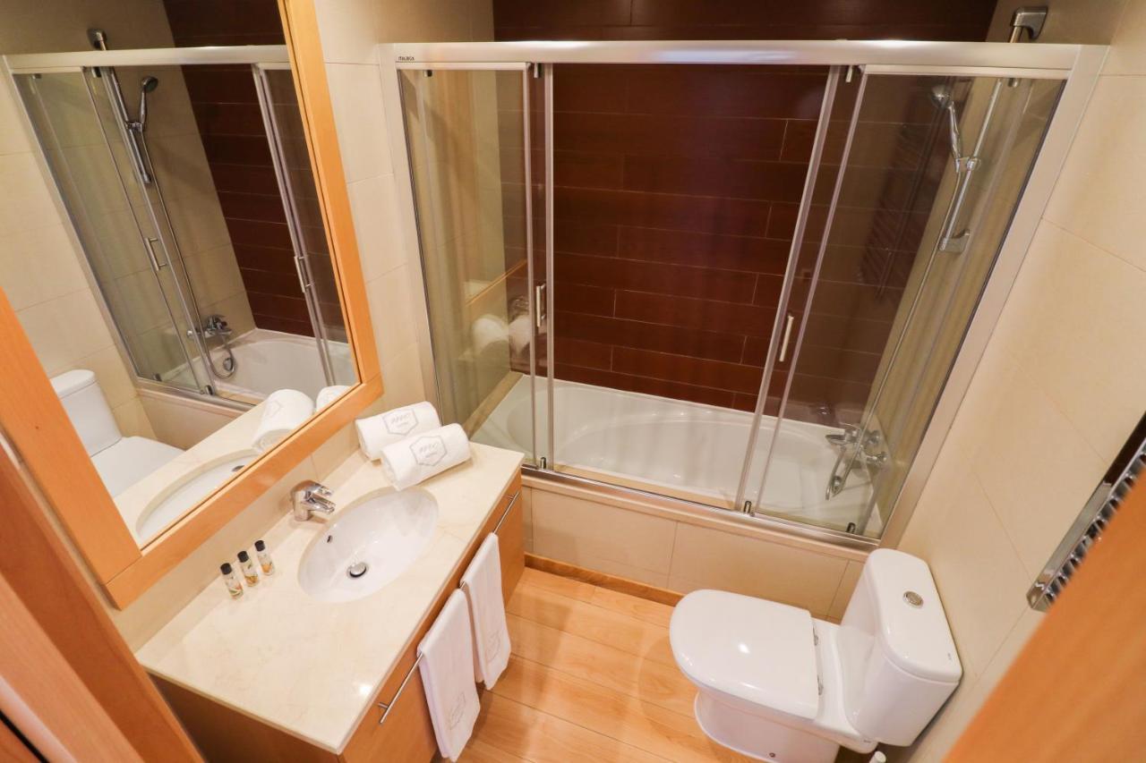 Mc Suites With Pool And Sea View Apartment