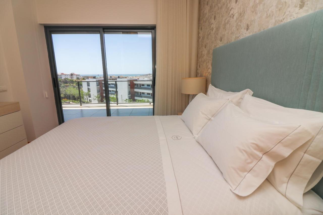 Mc Suites With Pool And Sea View Apartment